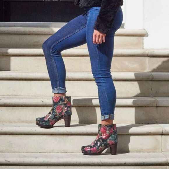 Sanita Safran Size 37 - 6 cracked leather clog ankle boots in floral rose - Picture 3 of 16